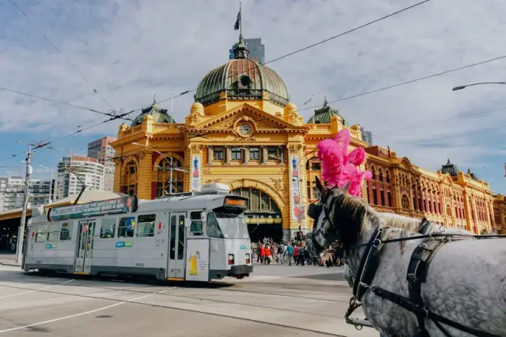 Melbourne Flinders Street Station and skyline